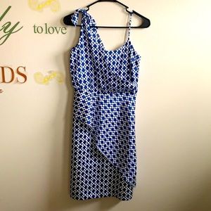 EUC Banana republic size 0 blue & white pattern